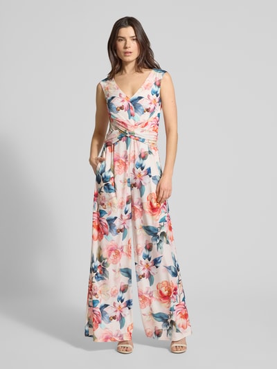 Kobiece modelka nosi Regular Fit Jumpsuit mit floralem Allover-Print od Vera Mont, elastyczna mieszanka materiałów, krój regular fit, kwiatowy nadruk na całej powierzchni, dekolt w serek, krój bez rękawów, wszyty zamek błyskawiczny, marszczenia, taliowany krój, długość tyłu w rozmiarze 36: 33 cm, szerokość w rozmiarze 36: 43 cm, całkowita długość w rozmiarze 36: 150 cm, długość wewnętrzna nogawki w rozmiarze 36: 83 cm, jasne tło, pełen widok sylwetki z przodu