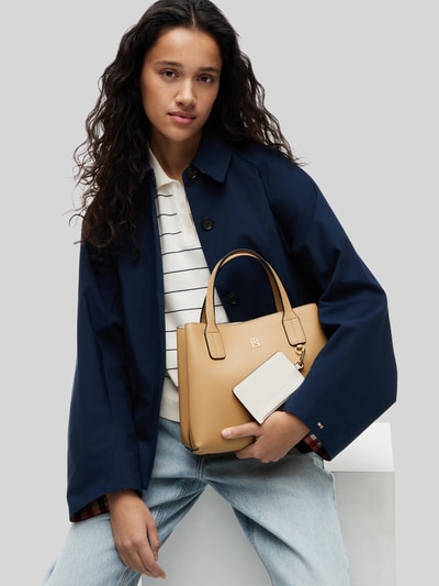 Tommy Hilfiger Henkeltasche mit Anhänger für Kleinigkeiten Beige 1
