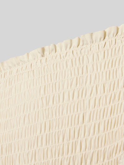 Produktfoto, strukturierte beige Oberfläche der Bikinihose mit Wellenabschluss, Modell 'SKIN LOBSTER' von Neo Noir, Detailaufnahme, Damen Bikinihose, Material-Mix mit Stretch-Anteil