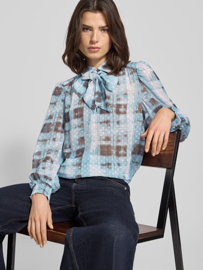 Christian Berg Woman Selection Regular Fit Schluppenbluse mit Knopfleiste Eisblau 3