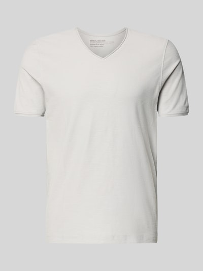 Produktfoto, T-Shirt mit V-Ausschnitt und Rollsaum von MCNEAL, męski t-shirt z bawełny, krój regular fit, dekolt w serek, zrolowany brzeg, długość tyłu 81 cm w rozmiarze M