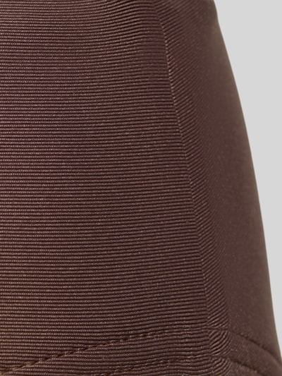Produktfoto, Bikini-Slip im Allover-Look von Jake*s Casual aus Material-Mix mit Stretch-Anteil, körpernahe Passform, elastischer Bund, detailreiche Textur in Braun.