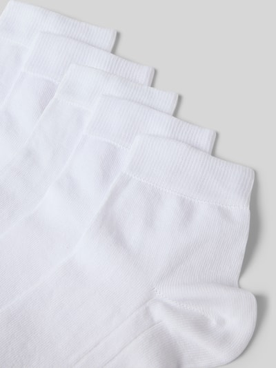 Produktfoto, Socken mit Label-Detail im 5er-Pack von MCNEAL, bawełniany miks z dodatkiem stretchu, jednokolorowe, prążkowane ściągacze, detal labelu