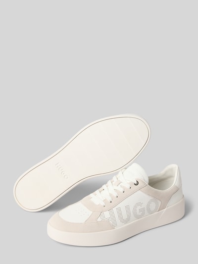 Produktfoto, Sneaker mit Echtleder Besatz Modell 'Lyde_tenn_sdpu' von HUGO in Weiß und Beige, glatte und strukturierte Textur, Herren Sneaker von HUGO