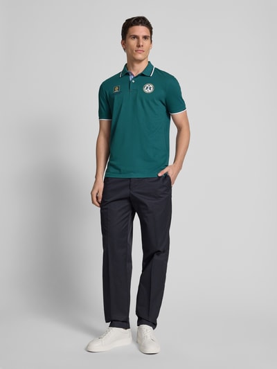Christian Berg Men Poloshirt mit kurzer Knopfleiste und Label-Prints Metallic Gruen 1