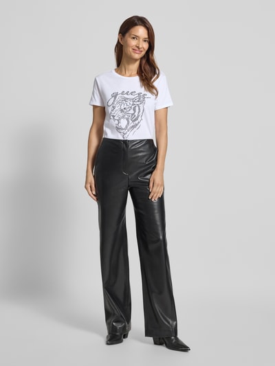 Guess T-shirt z nadrukiem z motywem model ‘TIGER FACE’ Biały 1