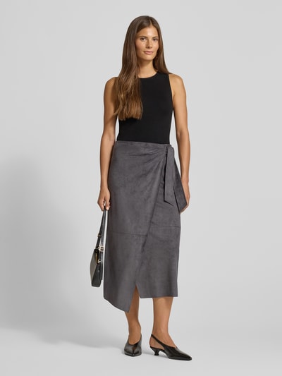 s.Oliver BLACK LABEL Taillierter Rock in Lederoptik mit Knotendetail Anthrazit 1