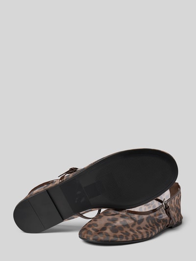 Steve Madden Ballerinas mit Dornschließe Modell 'MASH' Mittelbraun 4