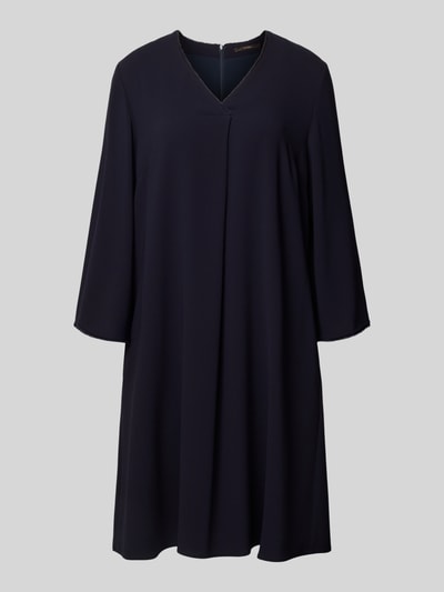 Produktfoto, Knielanges Kleid mit V-Ausschnitt von Windsor, czarny, linia A, lejący materiał, frędzle, długość do kolan, dekolt w serek, długość tyłu w rozmiarze 36: 98 cm, szerokość w rozmiarze 36: 46 cm, długość rękawów w rozmiarze 36: 55 cm