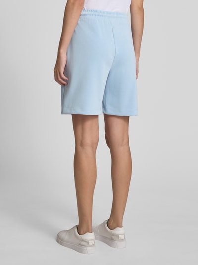 Rich & Royal Relaxed Fit Shorts mit elastischem Bund Hellblau 5