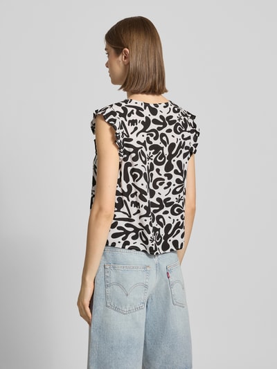 Frauenmodel trägt Regular Fit Blusentop aus reiner Viskose Modell 'BARRI' von Pieces in abstraktem Two-Tone-Muster, Popeline, Ganzkörperansicht Rückansicht.