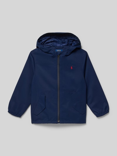 Produktfoto, Regular Fit Blouson mit Kapuze von Polo Ralph Lauren Kids in Optik: Unifarben mit Logo-Stitching, seitliche Eingrifftaschen mit Druckknopf, elastischer Ärmelabschluss, Verschluss: verdeckter Reißverschluss mit Weitenregulierung innen.