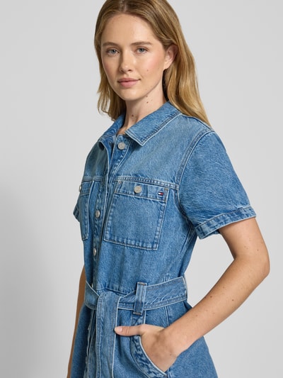 Tommy Hilfiger Sukienka jeansowa o kroju regular fit z wiązanym paskiem i krótkim rękawem Jeansowy niebieski 3