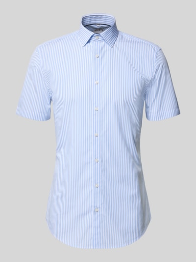 Produktfoto, Slim Fit Business-Hemd aus katoen met kentkraag van Jake*s, blauw met witte strepen, knoopsluiting, 1/2-mouwen, puur katoen, ruglengte maat 39/40: 79 cm, schouderbreedte: 47 cm, mouwlengte: 24 cm
