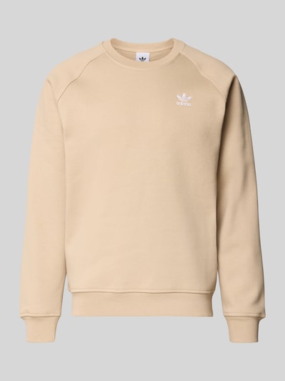 Produktfoto, Sweatshirt mit Label-Stitching von adidas Originals aus Baumwoll-Mix in Beige, Regular-Fit, Rundhalsausschnitt, gerippte Abschlüsse.