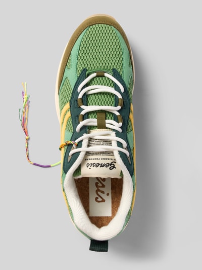 Produktfoto, Herren Sneaker mit Logo-Detail Modell 'G-Eco' von Genesis in Grün mit Schnürverschluss, profilierte Sohle, abgerundete Passform, Absatzhöhe 5 cm, Schafthöhe 6 cm, Schaftweite 7 cm, Mesh-Struktur und farbigen Details.