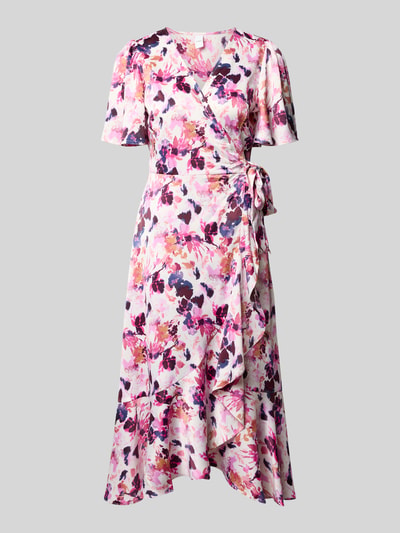 Produktfoto, Wickelkleid in Midilänge Modell 'Thea' von YAS aus Elastischer-Material-Mix mit floraler Allover-Print, Zierschleife, taillierter Passform, V-Ausschnitt und Kurzarm, fließende Textur in Rosa-Lila-Tönen.