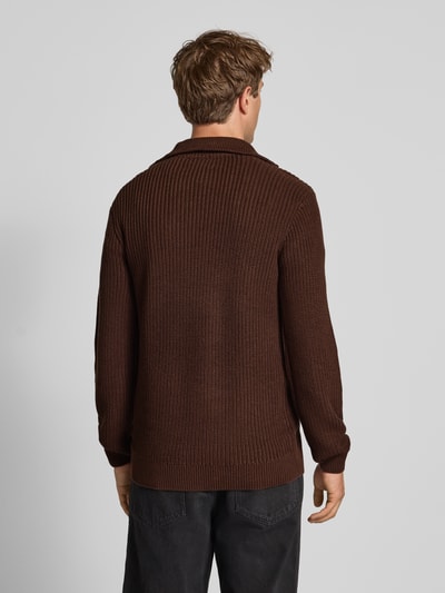 Blend Troyer mit Label-Detail Modell 'DENO' Mittelbraun 5