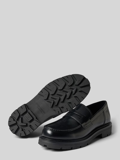 Produktfoto, schwarze Loafer aus echtem Rindsleder Modell 'CAMERON' von Vagabond mit markanter Sohle, glatte Oberfläche, Herren Loafer