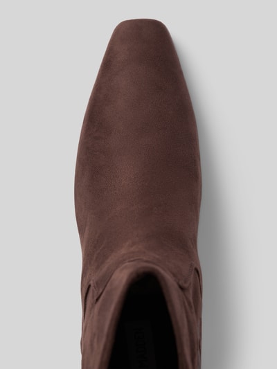 Produktfoto, detailopname van de punt, bruin suède, gladde zool, Stiefeletten met Pfennigabsatz Modell 'Davis' van Steve Madden, dames, zijritssluiting, hakhoogte maat 40: 6 cm, schachthoogte: 15 cm, schachtbreedte: 12 cm