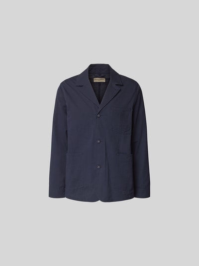 Produktfoto, Relaxed Fit Hemdjacke aus Baumwolle von Officine Générale in Dunkelblau mit Knopfleiste, Reverskragen, aufgesetzte Eingriff- und Brusttasche, Rückenlänge bei Größe M 74 cm, strukturierte Oberfläche