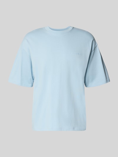 Produktfoto, Oversized T-Shirt mit Logo von REVIEW, jasnoniebieska bawełna, okrągły dekolt, długość tyłu w rozmiarze M: 70 cm