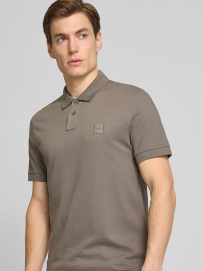 BOSS Orange Slim Fit Poloshirt mit Label-Badge Modell 'Passenger' Hellbraun 3