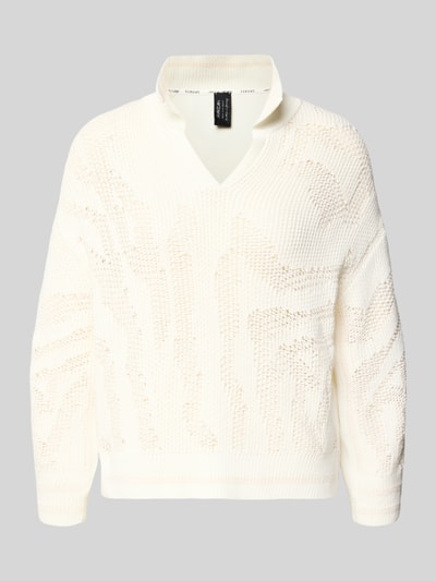 Produktfoto, Strickpullover mit Stehkragen und V-Ausschnitt von Marc Cain, cremefarben, Strukturstrick, Damen, Baumwoll-Mix mit Viskose-Anteil, Regular-Fit, Rückenlänge 54 cm, Ärmellänge 41 cm bei Größe 36.