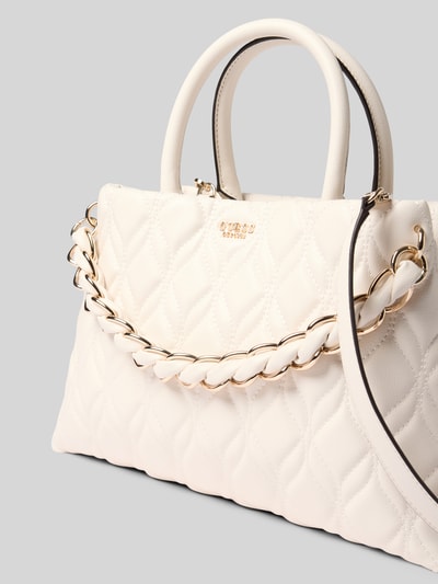 Productfoto, Handtasche in Leder-Optik Model 'Maxine' van GUESS, wit, gewatteerde look, logodetail, afneembare schouderband, hoofdvak met ritssluiting, breedte 36 cm, lengte 24 cm, diepte 12 cm, schouderband 120 cm