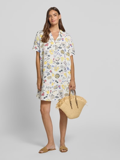 Kobiece model prezentuje Relaxed Fit Freizeitkleid aus Leinen-Viskose-Mix von Tom Tailor, kolorowy nadruk, sukienki casualowe, całkowity widok z przodu.