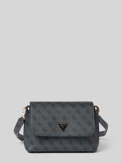 Produktfoto, Torebka Handtasche mit Logo-Muster und Label-Applikation od GUESS, wzór z logo, aplikacja z metką, kolor ciemnoszary, model 'MERIDIAN II', szerokość w rozmiarze 1: 24 cm, długość w rozmiarze 1: 19 cm, głębokość w rozmiarze 1: 9 cm, długość paska na ramię w rozmiarze 1: 111 cm, zapięcie na magnes, główna przegroda z klapką