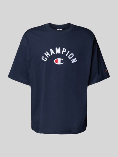 CHAMPION T-shirt o kroju relaxed fit z wyhaftowanym logo Ciemnoniebieski 2