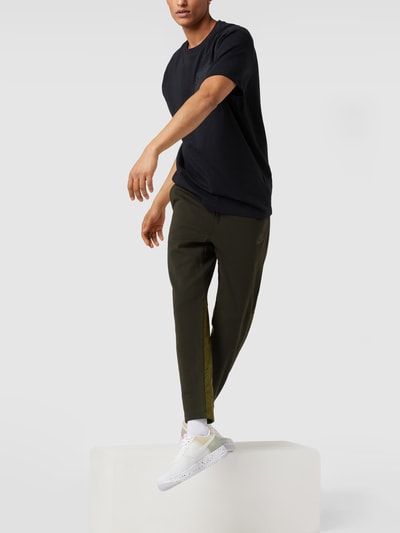 Nike Slim fit sweatbroek met contrastgarnering Olijfgroen - 1