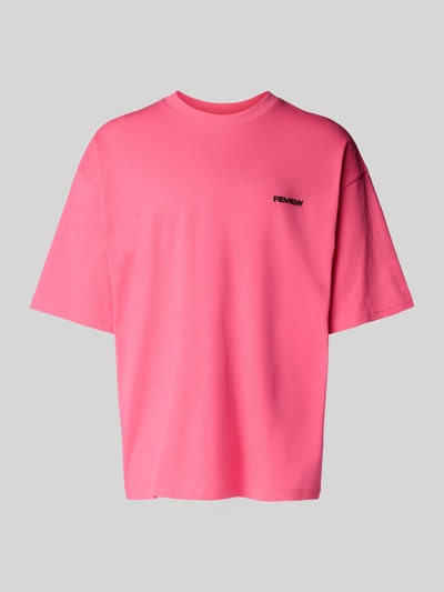REVIEW T-shirt o kroju oversized z nadrukiem z logo Mocnoróżowy 2