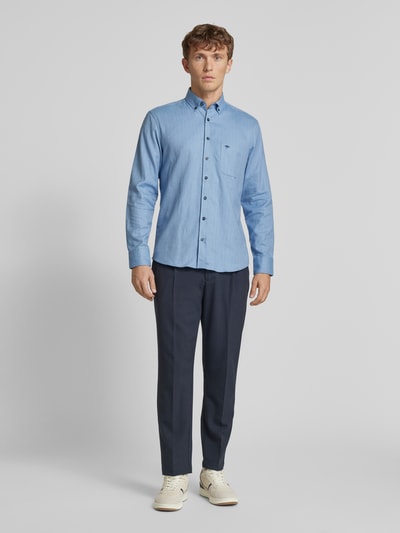 Fynch-Hatton Freizeithemd mit Button-Down-Kragen Modell 'Herringbone' Hellblau 1