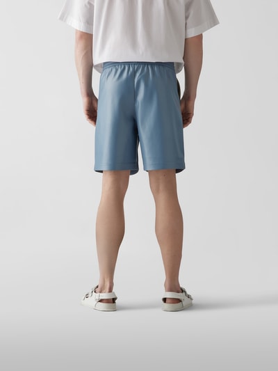 Nanushka Shorts in Leder-Optik Petrol 5