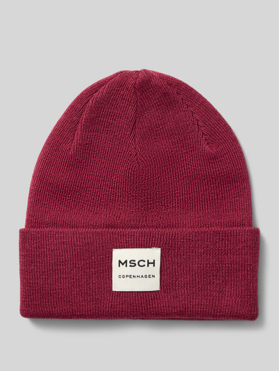 Produktfoto, Mütze aus Woll-Mix Modell 'Mojo' von MSCH Copenhagen in dunkelrot, Strick-Optik, breiter Umschlag, Label-Patch