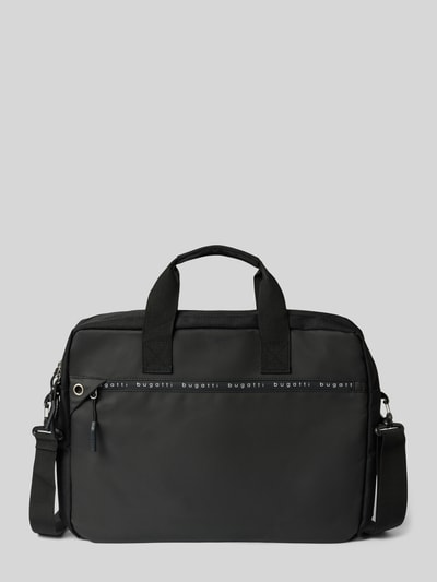 Produktfoto, Laptoptasche mit Label-Prints Modell 'Blanc Delight' von bugatti, schwarz, glatte Textur, kurze Tragehenkel, Steck- und Reißverschlussfächer, abnehmbarer Schulterriemen, Szerokość w rozmiarze 40 cm, długość 29 cm, głębokość 10 cm, długość paska na ramię 134 cm.
