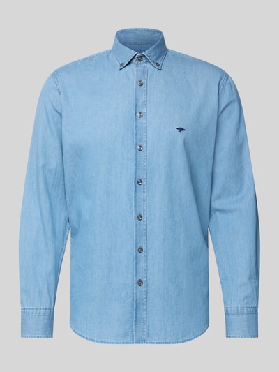 Produktfoto, Regular Fit Freizeithemd mit Button-Down-Kragen von Fynch-Hatton z bawełny, krój regular fit, denimowy wygląd, label-stitching, długość tyłu w rozmiarze M: 50 cm, szerokość ramion w rozmiarze M: 47 cm, długość rękawa w rozmiarze M: 66 cm