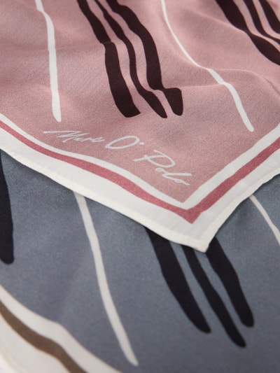 Produktfoto, Tuch in Satin-Optik aus Viskose-Modal-Mix von Marc O'Polo, abstrakte Linien in Rosa, Grau und Schwarz, weiche Textur