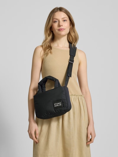 STUDIO BERLIN Handtasche mit Label-Badge Modell 'MITTE' Black 1