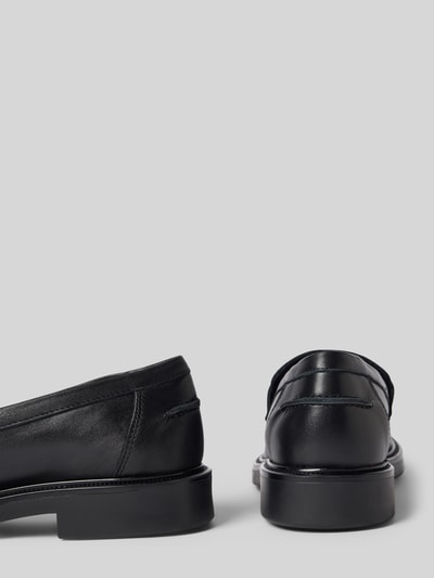 Produktfoto, Loafer mit leicht profilierte Sohle von BIANCO, schwarz, glatte Optik, Logo-Detail, abgerundete Passform, Rückansicht