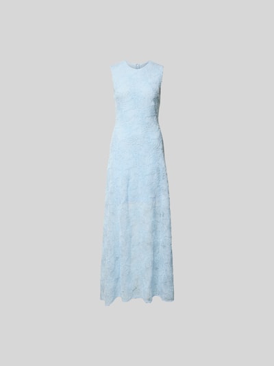 Produktfoto, Maxikleid mit floralen Allover-Details von ROTATE, hellblau, Elastischer-Material-Mix, Körpernahe Passform, Rundhalsausschnitt, Ärmelloses-Design, Gesamtlänge 144 cm, Brustweite 41 cm, strukturierte Oberflächen mit floraler Textur.