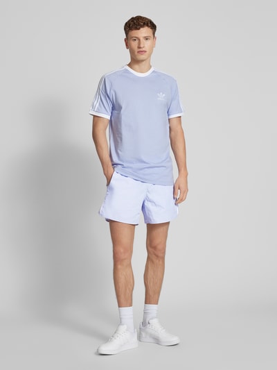 adidas Originals Shorts mit Galonstreifen Flieder 1