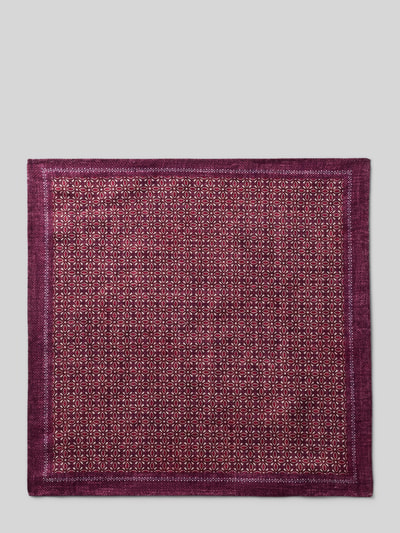 Produktfoto, Einstecktuch aus Leinen-Mix mit Seiden-Anteil von Verugia, rechteckige Passform, Paisley-Print und geometrischer Allover-Print, weiche Textur in Rottönen