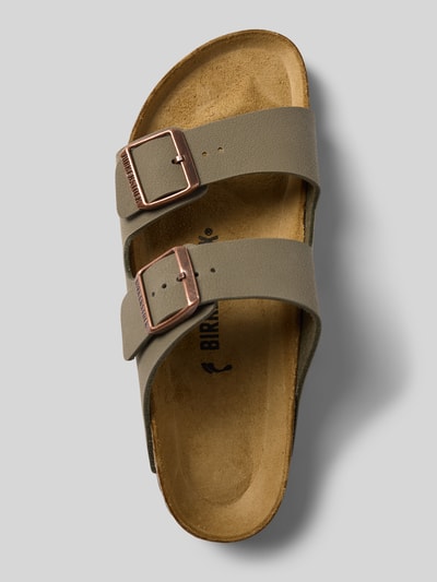 Produktfoto, Slipper mit offener Ferse Modell 'Arizona' von Birkenstock in Beige, abgerundete Passform, Logo-Detail, Absatzhöhe 2 cm, strukturierte Oberfläche