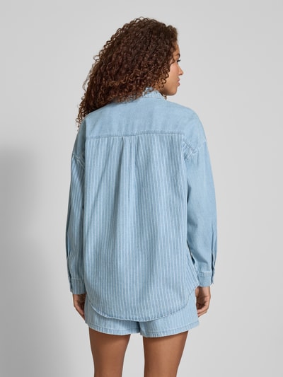 Noisy May Oversized Jeansbluse mit Brusttasche Modell 'KATRI' Hellblau 5