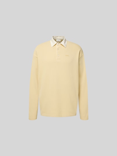 Produktfoto, Relaxed Fit Sweatshirt mit Polokragen von Forét in Beige, Reine Baumwolle, Logo-Stitching, Strukturmuster, Rückenlänge 72 cm bei Größe M.