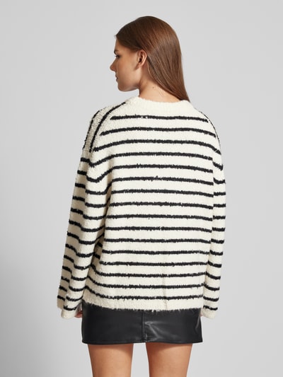 EDITED Gebreide pullover met extra brede schouders, model 'Harriet' Offwhite - 9