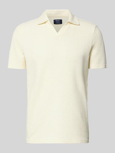 Produktfoto, Regular Fit Poloshirt aus Baumwoll-Mix von MCNEAL, jasny kremowy kolor, struktura waffle-piqué, krótki rękaw, kołnierz z dekoltem V, tył długości 69 cm w rozmiarze M, bawełna z elastanem